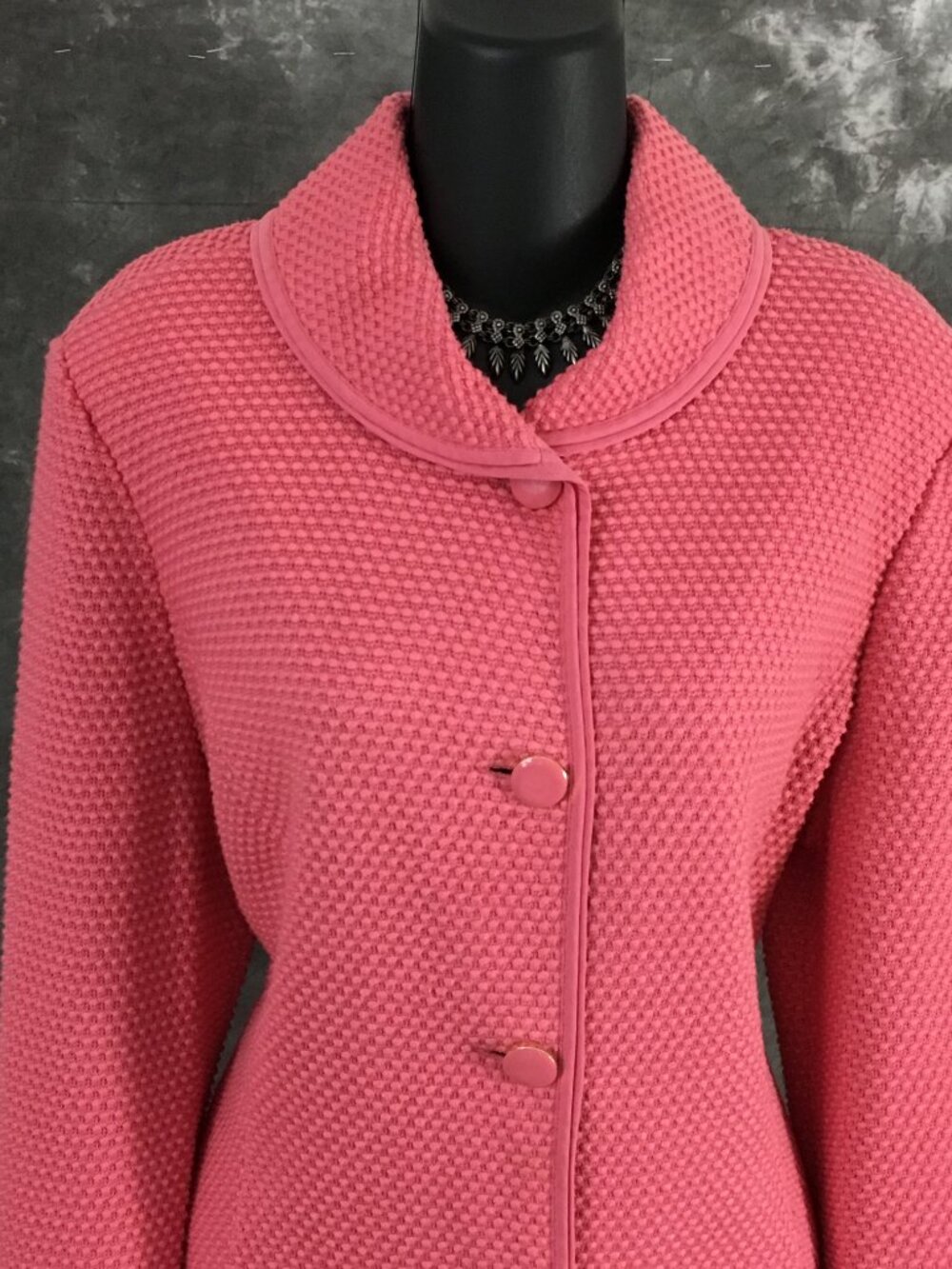 BEAUTIFUL St John knit pink jacket skirt suit size 12 - Picture 5 of 10